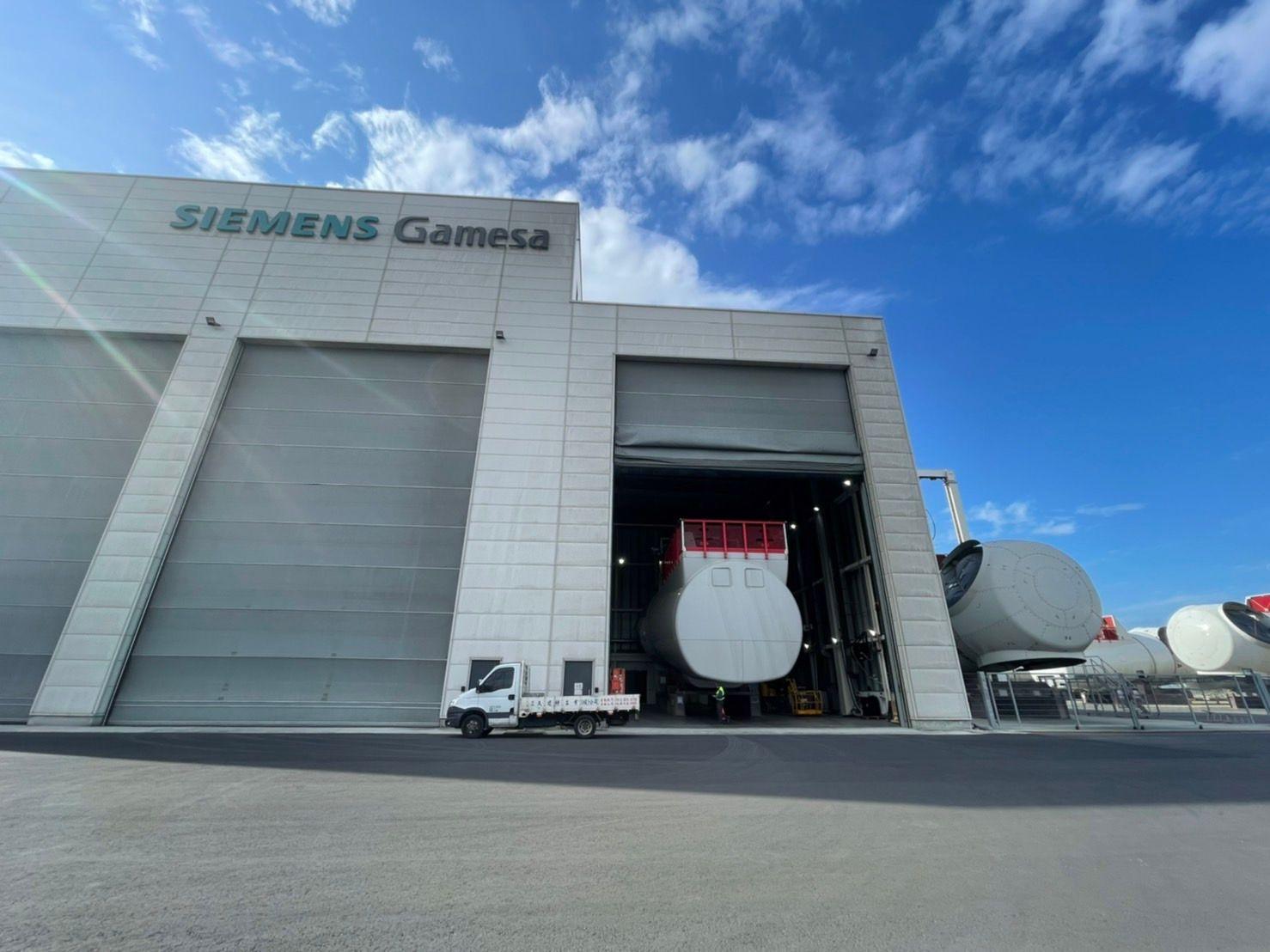 https://minio-s3.mikucaprover.credot-web.com/miku-official/6_1_c34a34f996.jpg